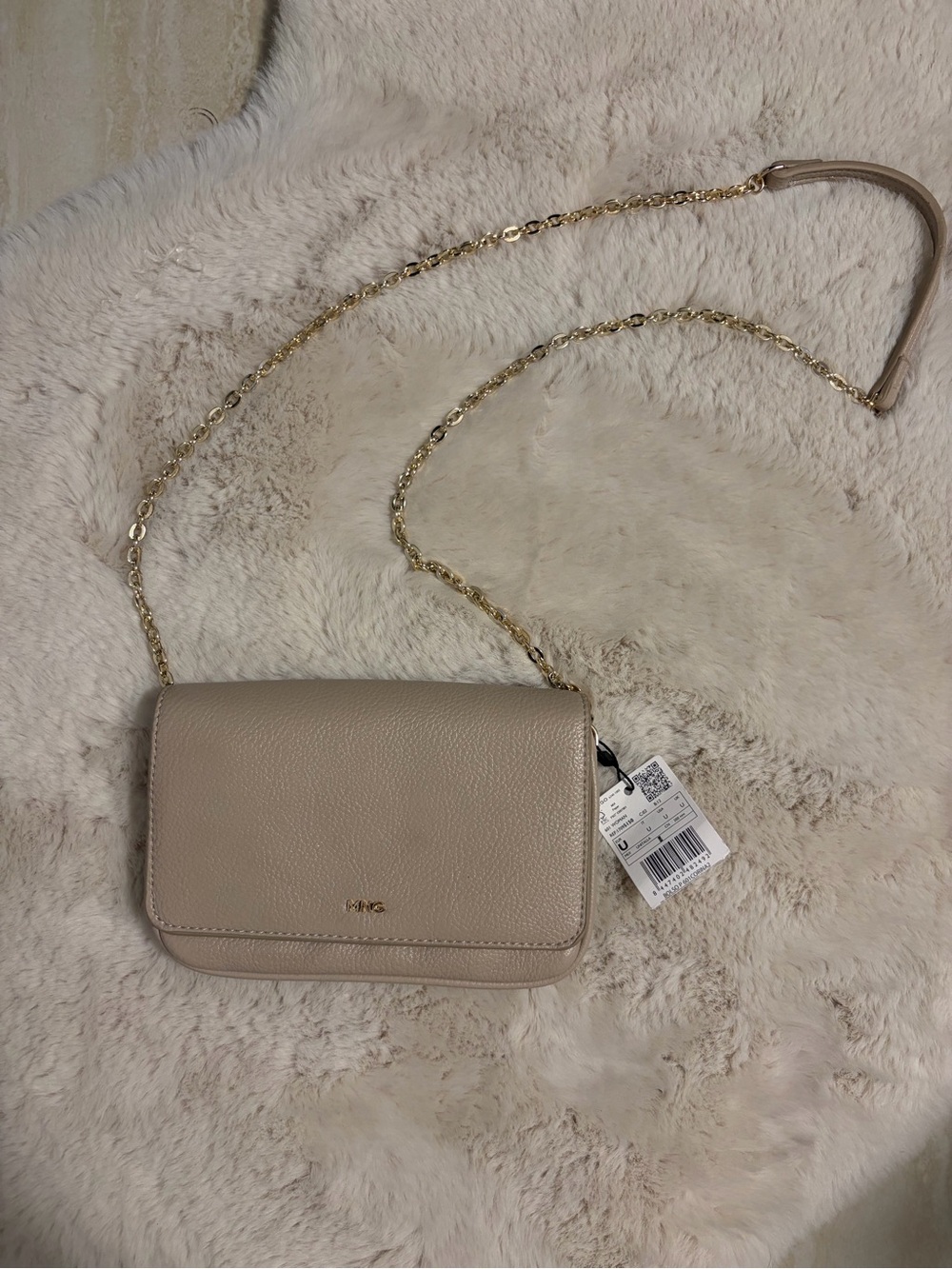 Mango Pebbled Leather Crossbody in Beige with Gold Chain